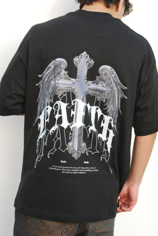 REMERA FAITH – EDICIÓN BLACK INSPIRED